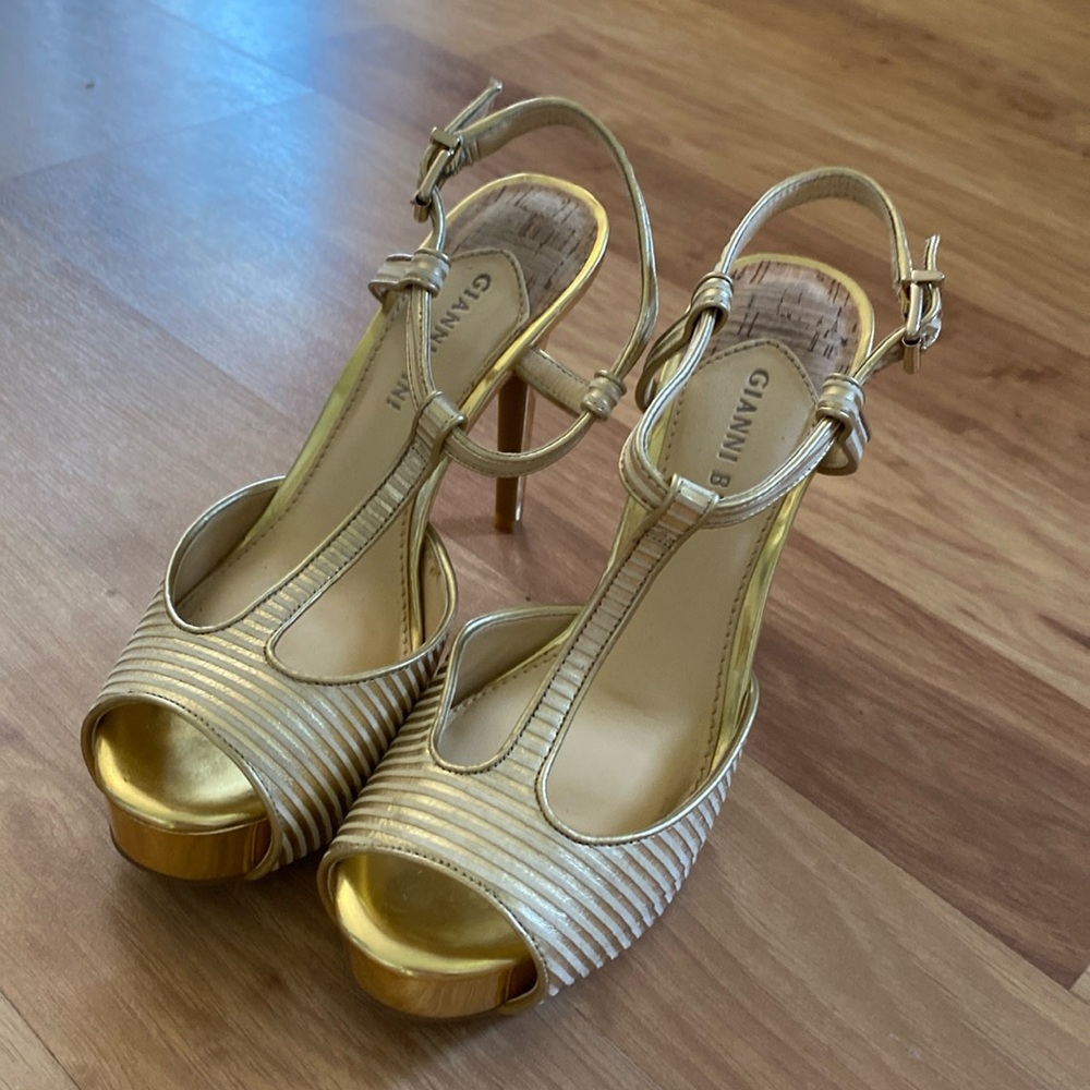 Women’s Gianni Bini golden heels